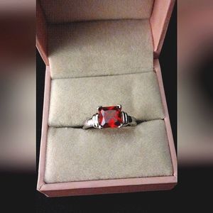 Brand New Sterling silver & garnet Ring